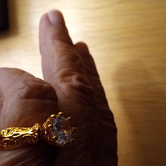 Beautiful Gold & Diamond Fashion Ring - Picture 5 of 5